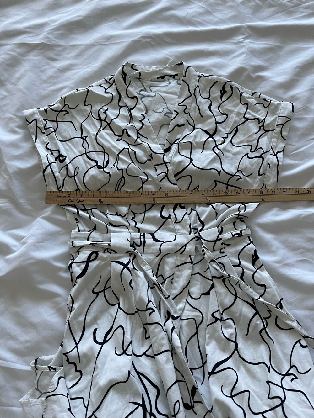 Elie Tahari White Abstract Print Wrap Maxi Dress Belted Kimono Sleeve Size 6 - Picture 7 of 10